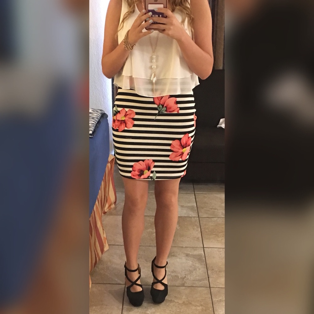 FASHIONABLE FLORAL DRESS 🌸